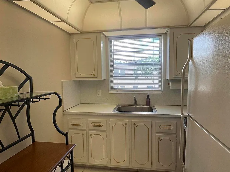 188 Cambridge Ln #H — Photo 13