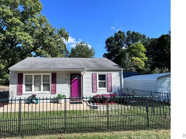 9229 Oakland Dr, Portage, MI 49024