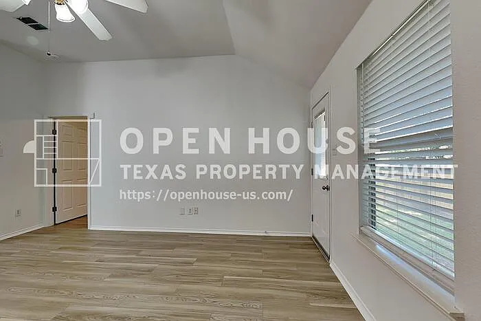 3 bed, 2.0 bath, 1438 sqft, $2,125 — Photo 4