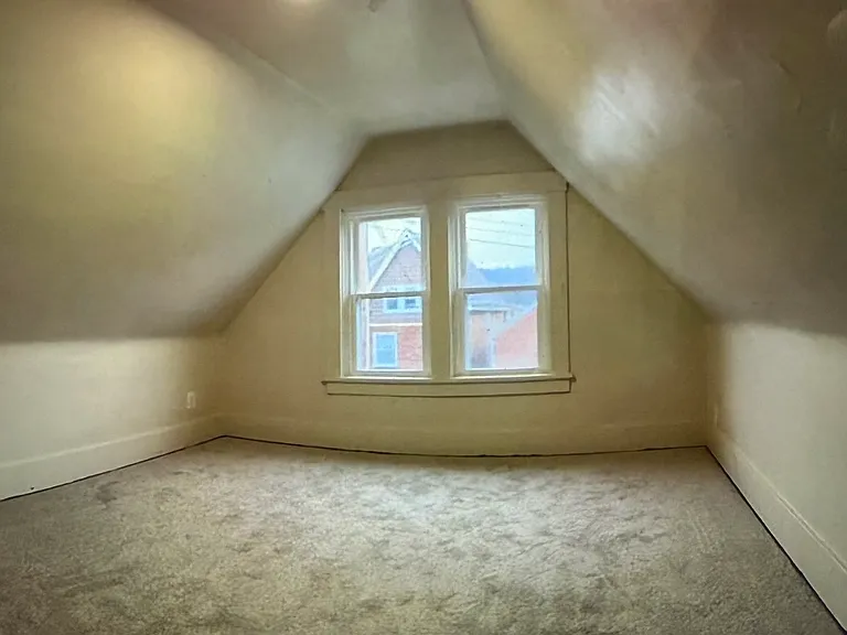 337 George St — Photo 2