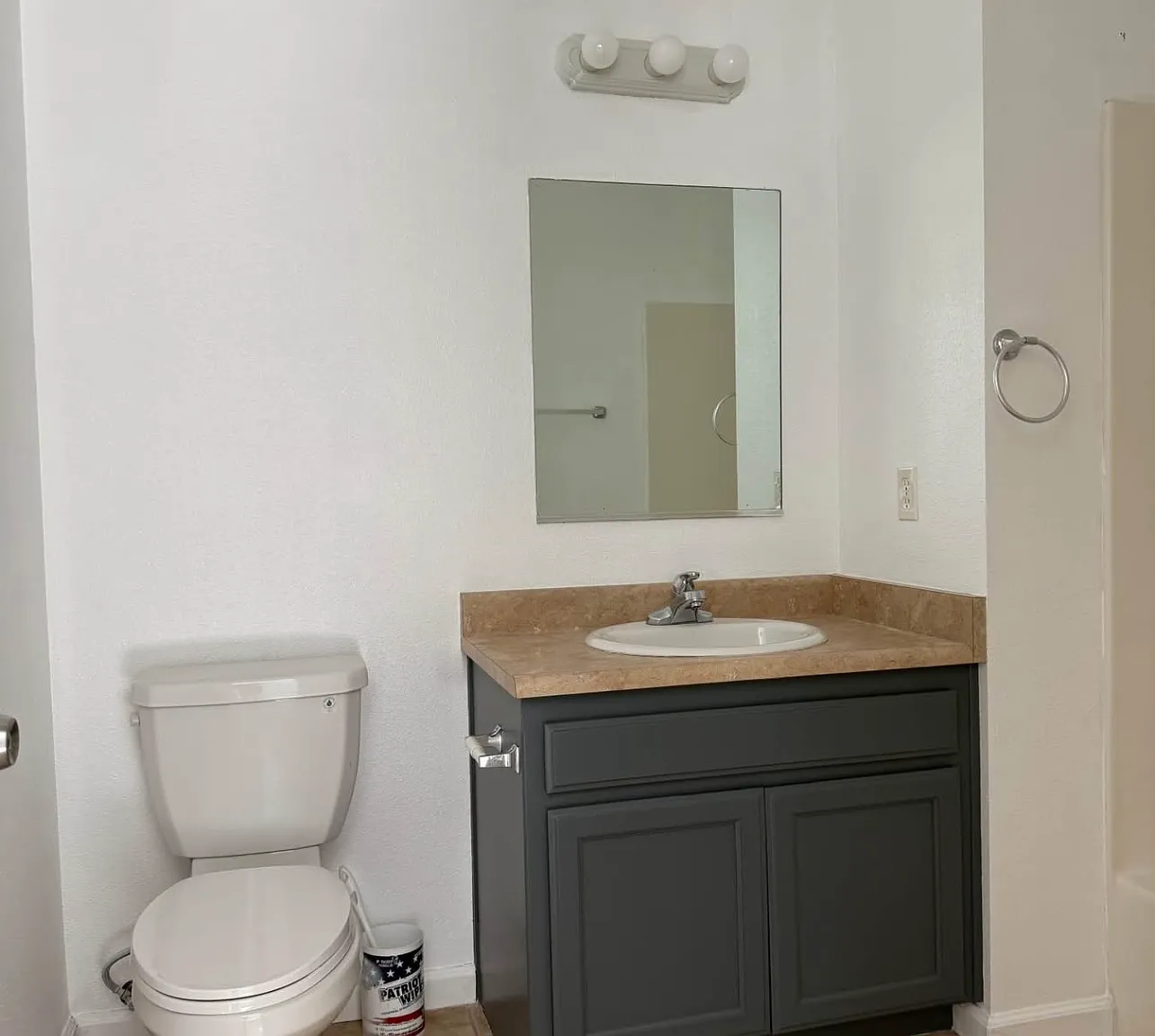 3 bed, 1100 sqft, $1,850 — Photo 1