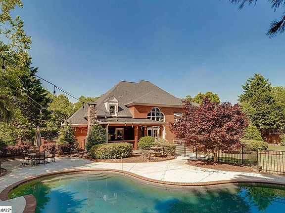 2nd image of 213 Northbrook Way