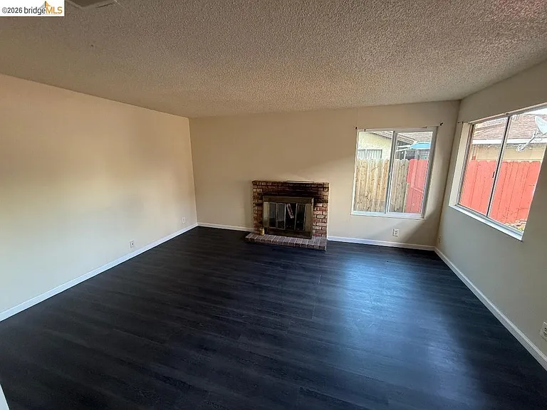 2112 Banyan Way — Photo 3