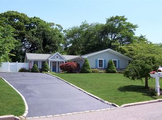 51 Hopewell Dr, Stony Brook, NY 11790