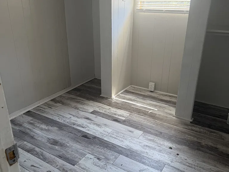 923 W Lee Rd #6 — Photo 5