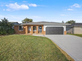 2226 Whitefield St, Dearborn Heights, MI 48127