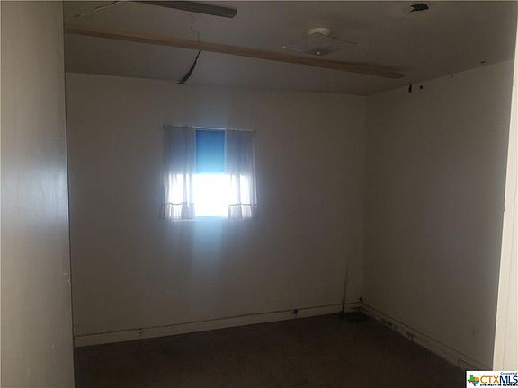 3rd image of 221 W Avenue B