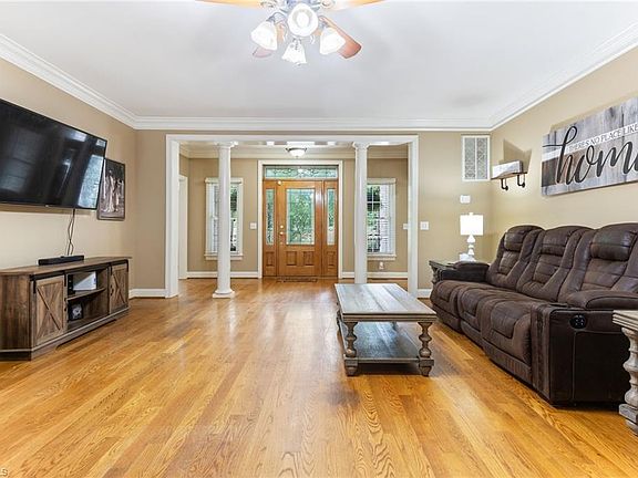 5th image of 8014 Dorsett Downs Dr