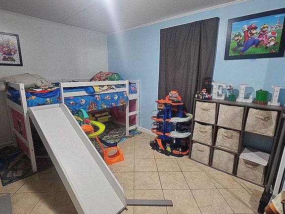 1st bedroom 