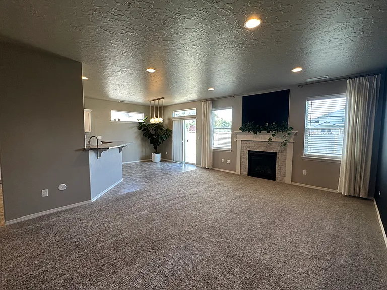 1271 W Lydia St — Photo 7