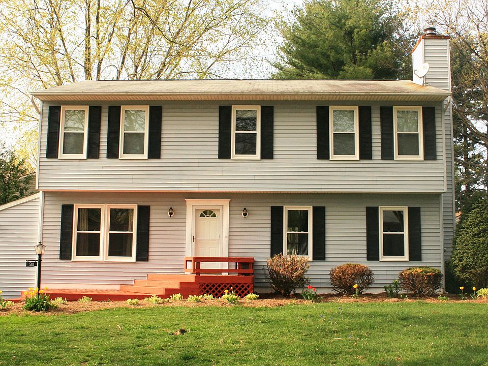 Large 3-lvl Colonial in ct