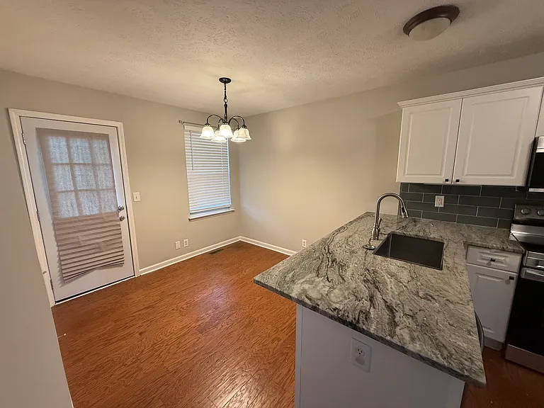 5772 Amalie Dr — Photo 12