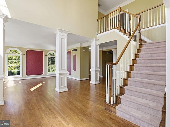 4th image of 4004 Manor Oaks Rd
