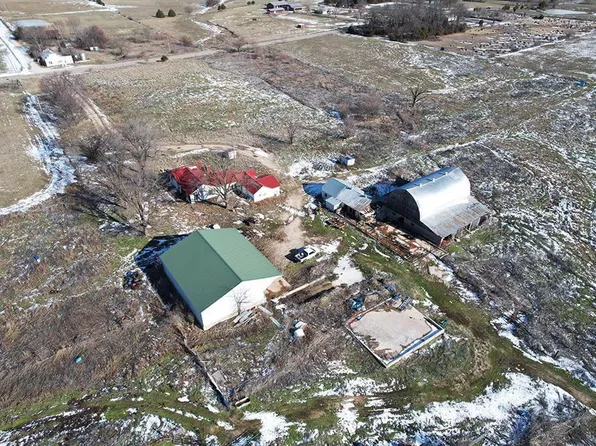 1974 State Highway 32, Phillipsburg, MO 65722