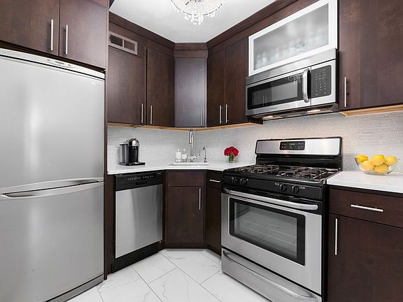 3rd image of 370 E 76th St APT C703