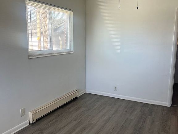 5th image of 291-293 E Welby Ave #295