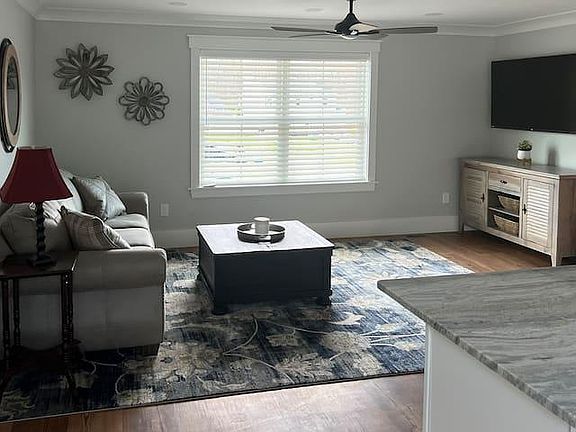 5th image of 222 Brookview Dr