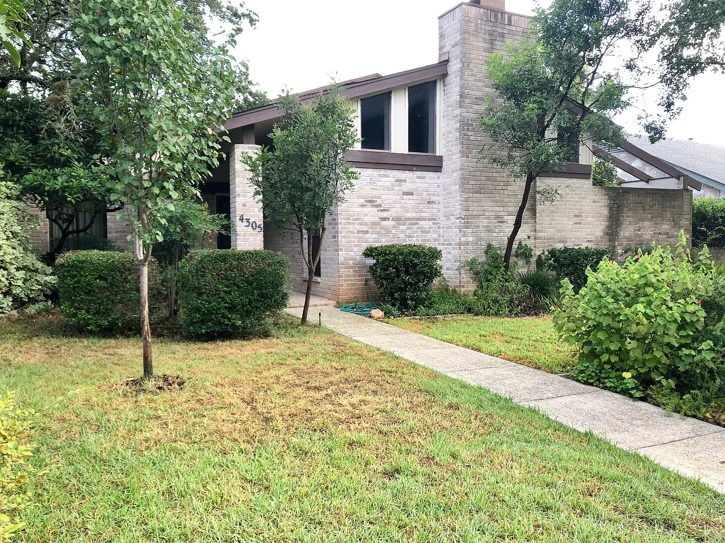 2 Bedroom 2 Bathrooms located in Woods of Shavano Subdivision — Photo 2
