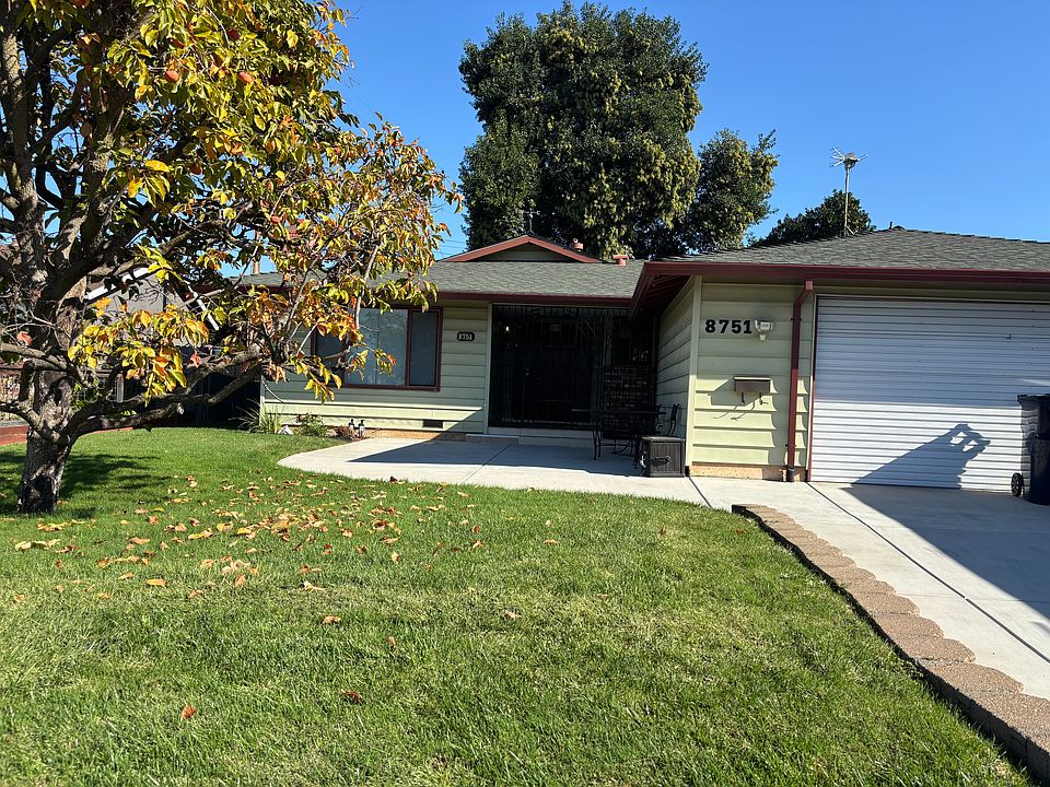 1st image of 8751 Fallbrook Way
