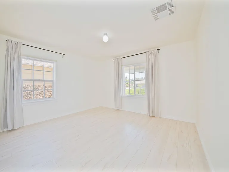 349 E Newman Ave #A — Photo 8