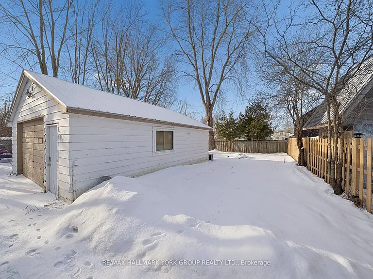 27008 Kennedy Rd #UPPER — Photo 24