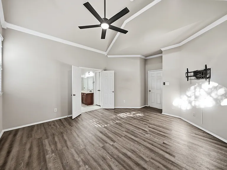 2416 McCarran Dr — Photo 35