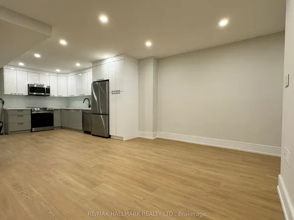 116 Bellevue Ave, Toronto, ON M5T 2N9