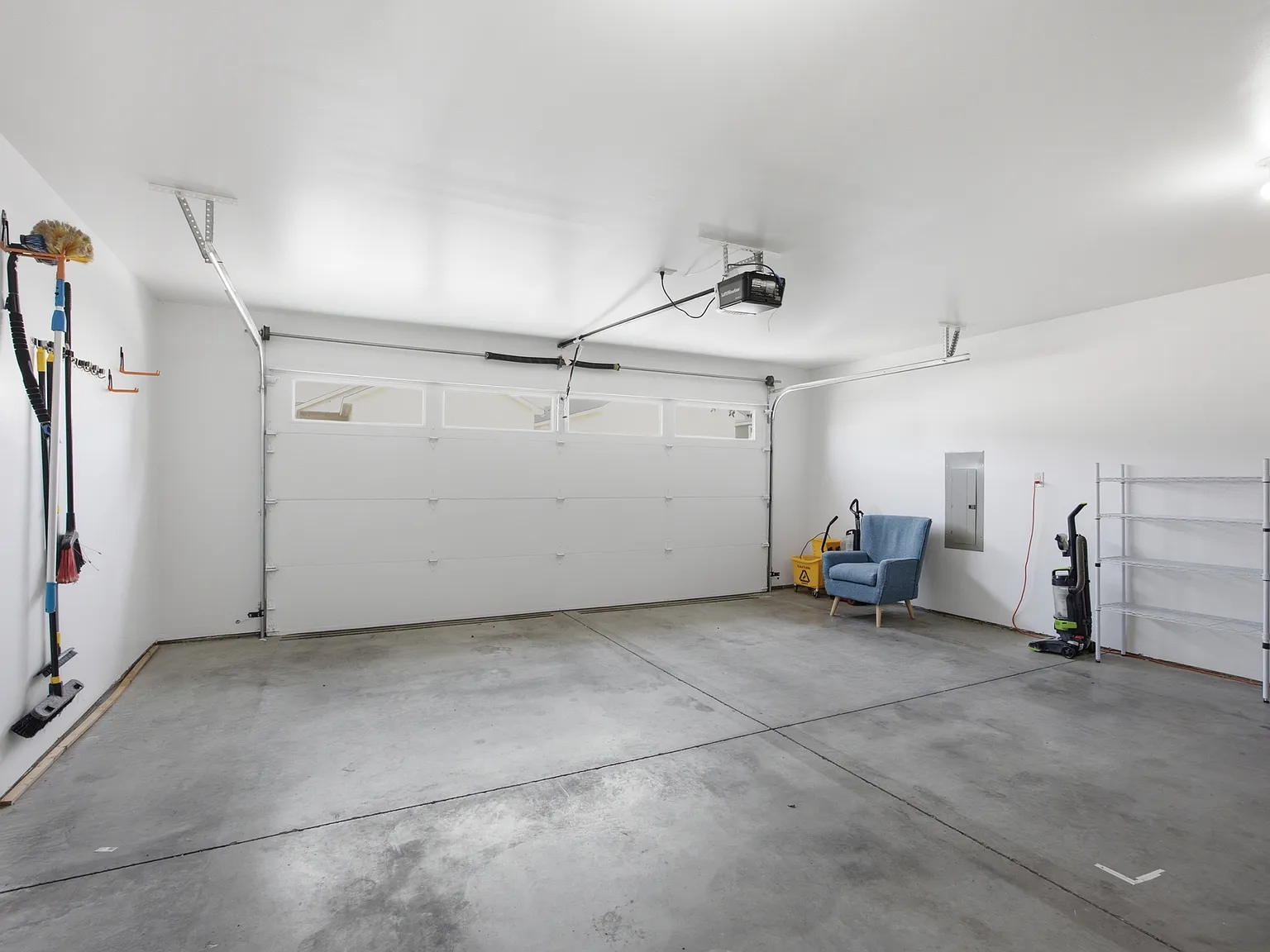 3 bed, 1631 sqft, $2,100 — Photo 2