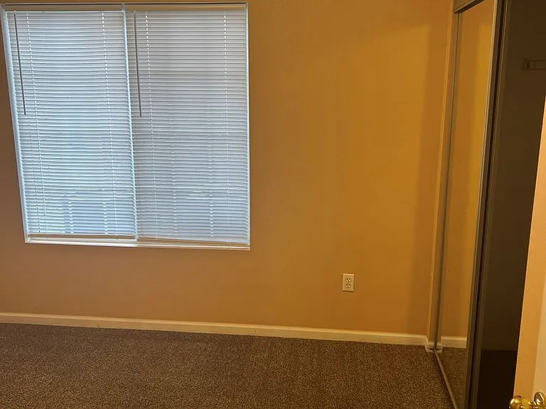 201-215 Lookout Ct — Photo 7
