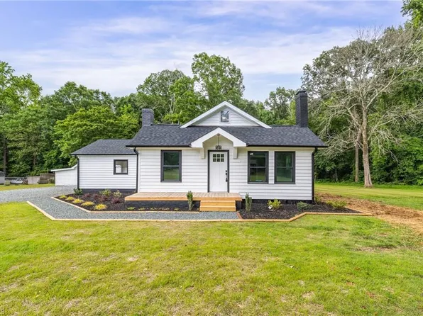 617 State Highway 61 S, Whitsett, NC 27377