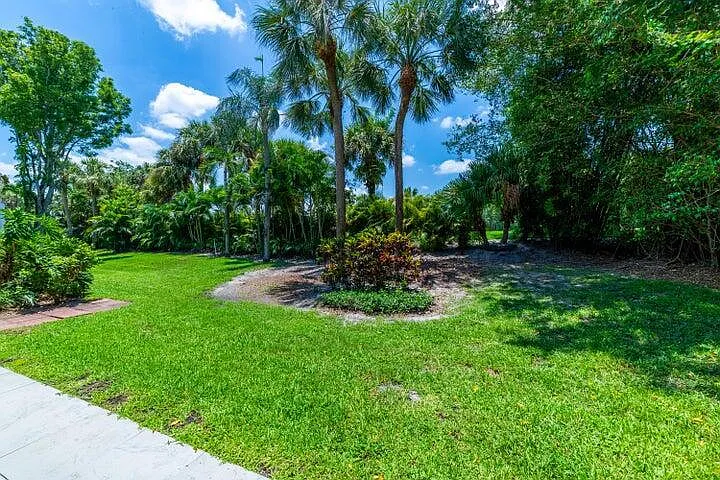 2517 Presidential Way #B — Photo 10