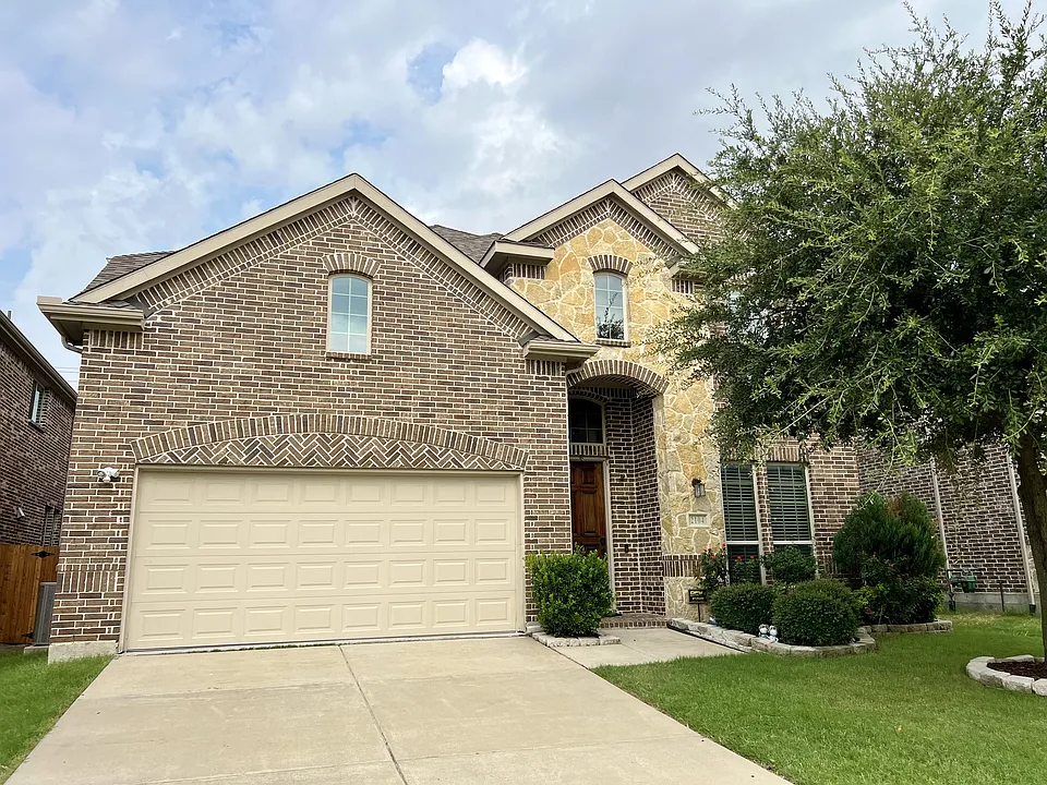 2104 Indigo Dr