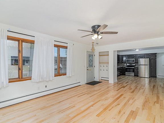 5th image of 206 2nd St SE