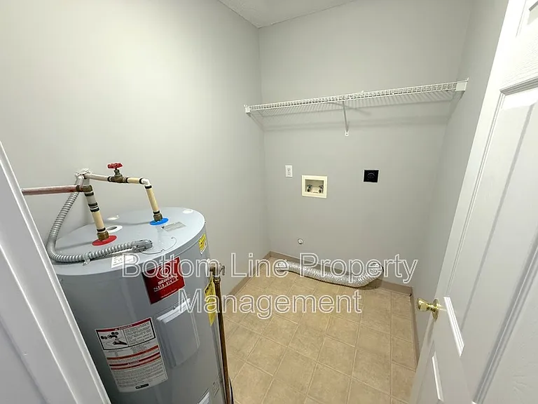 9419 Elizabeth Townes Ln — Photo 15