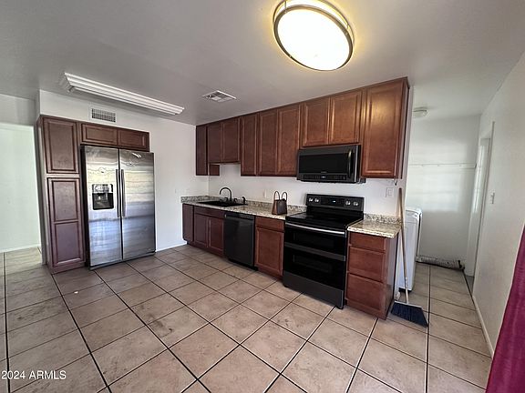 5th image of 3648 W BELMONT Avenue