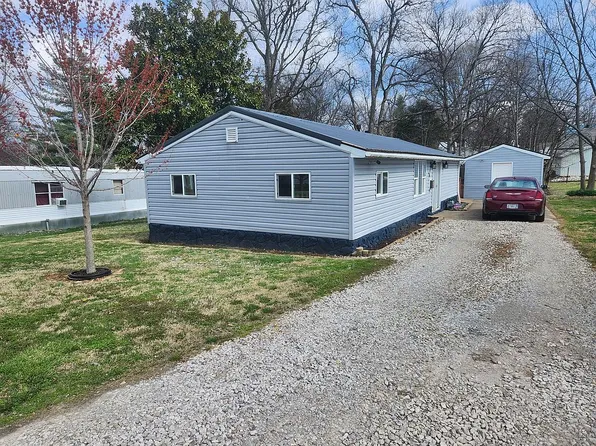 119 N 5th St, Grayville, IL 62844