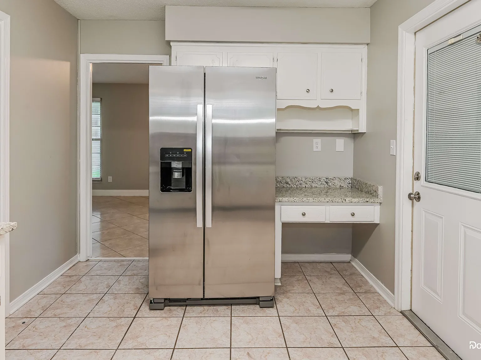 4 bed, 2.0 bath, 1883 sqft, $2,200 — Photo 2
