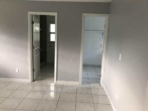 4th image of 427 Buena Vista Blvd