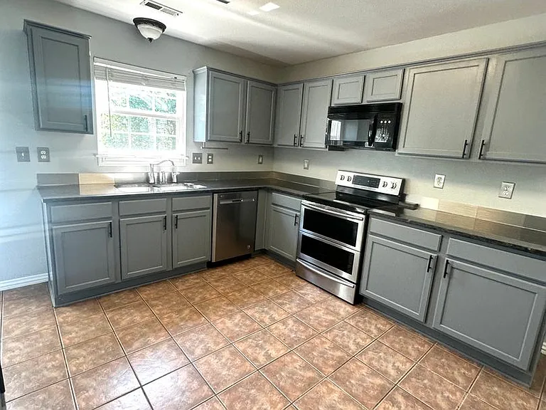 3705 SW Hansom Loop — Photo 8