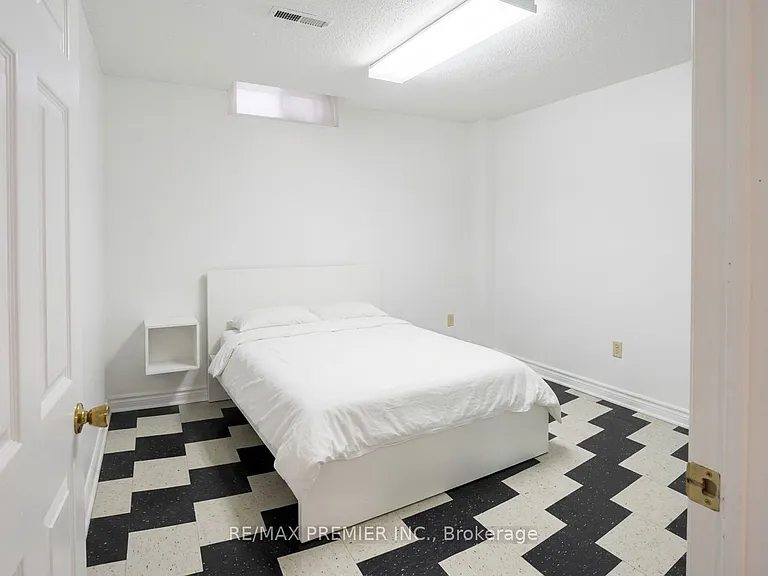 46 Belmont Cres #BASEMENT — Photo 2