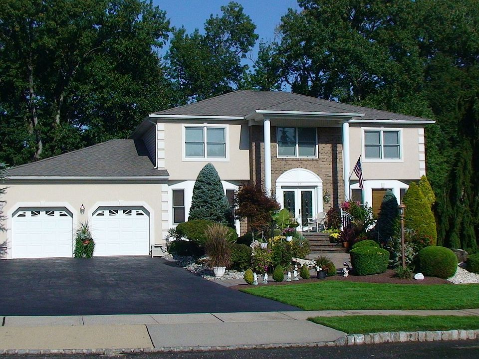 27 South Foxcroft Drive