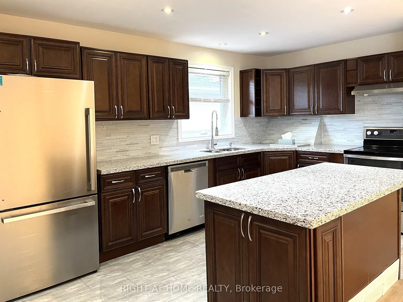 3 bed, $3,000 — Photo 3