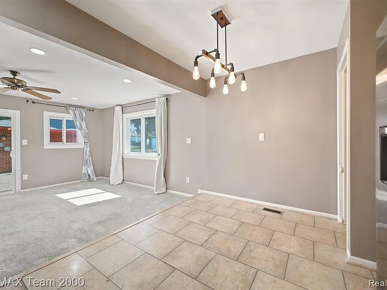 31906 Cambridge St — Photo 18