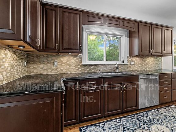 2nd image of 31671 Nixon St