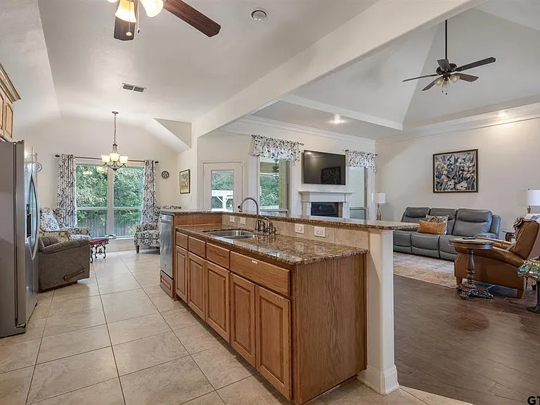 19503 Sara Ln — Photo 9