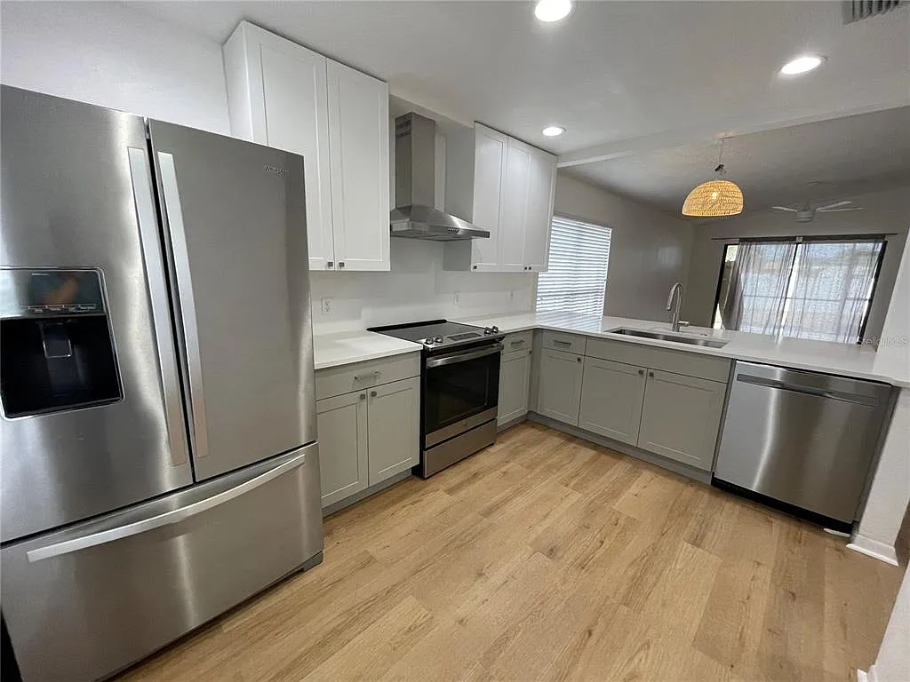 2 bed, 2.0 bath, 1100 sqft, $2,500 — Photo 3