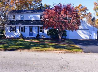 223 Glen Hills Dr, Cranston, RI 02920
