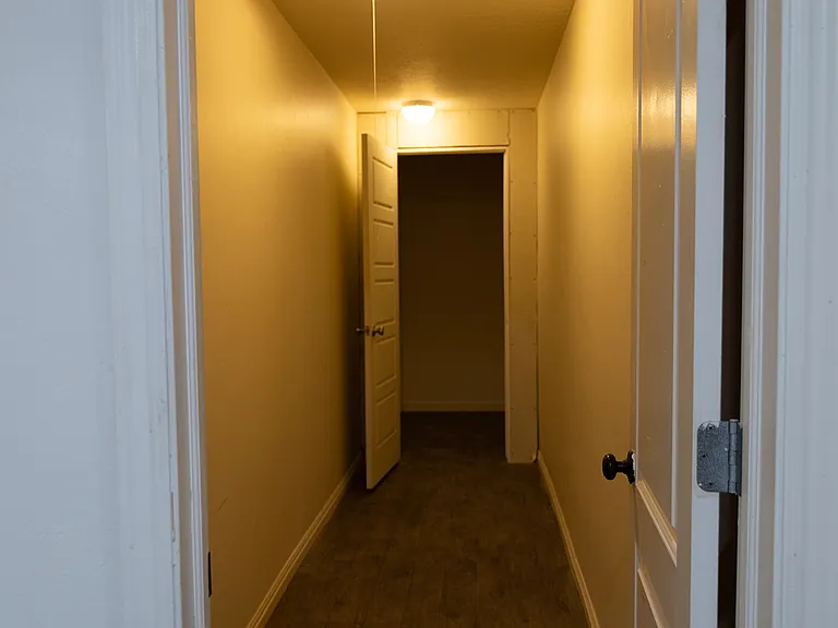 1066 E Searle Ln — Photo 18