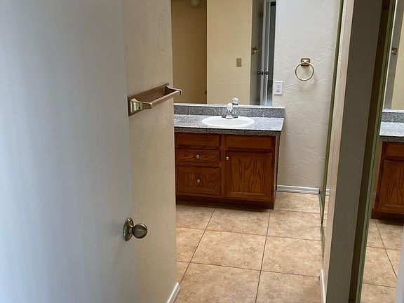 4th image of 1180 N Corinthian Pl