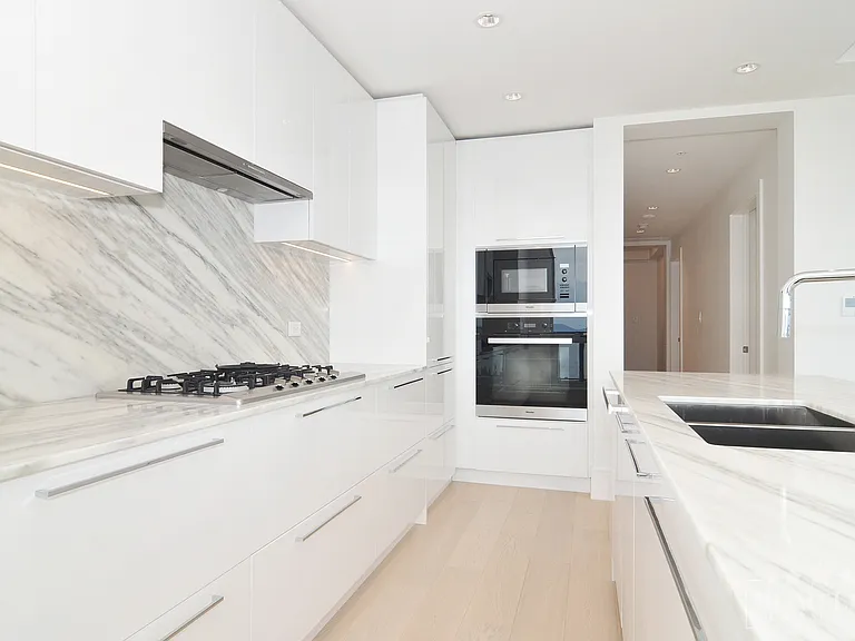 1500 Martin St #1306 — Photo 5